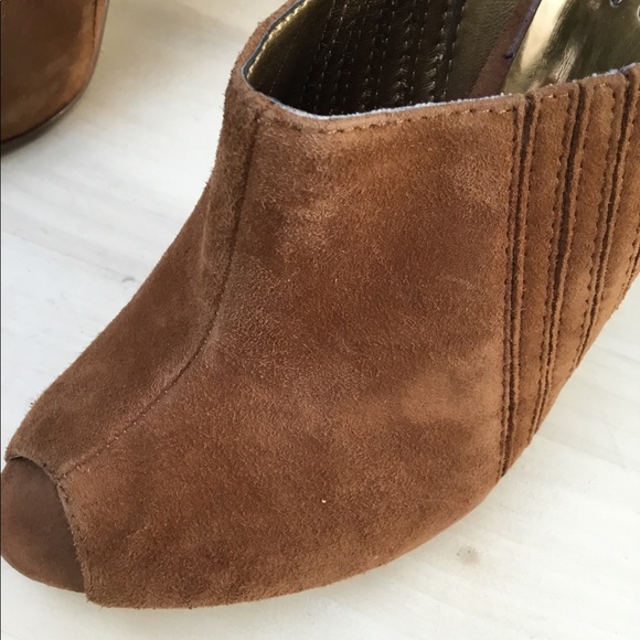 Guess Suede Shoes. Size 6.5 M - Picture 4 of 7